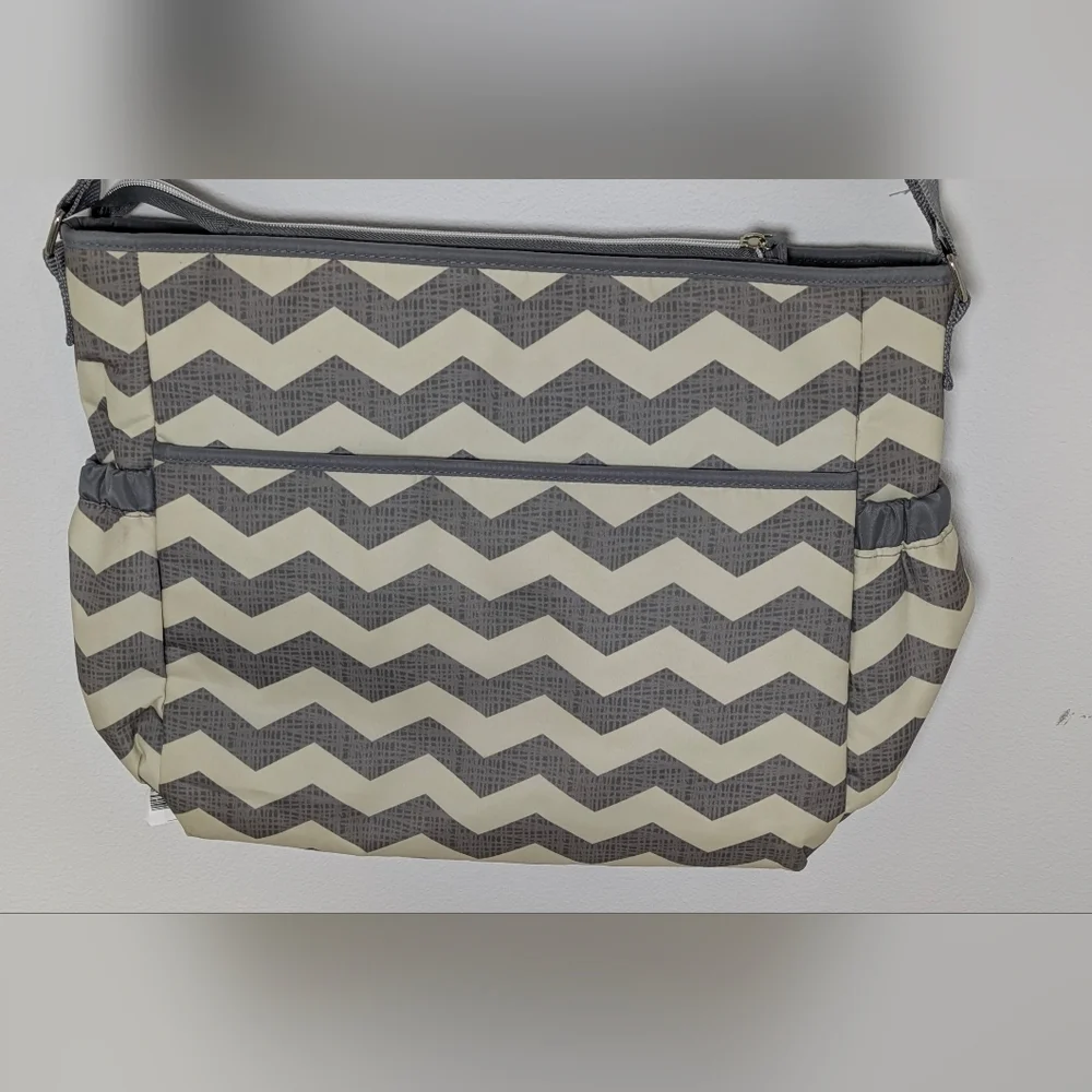Tender Kisses NEW Grey Chevron Print Diaper Bag Changing Pad Pockets - Picture 6 of 15